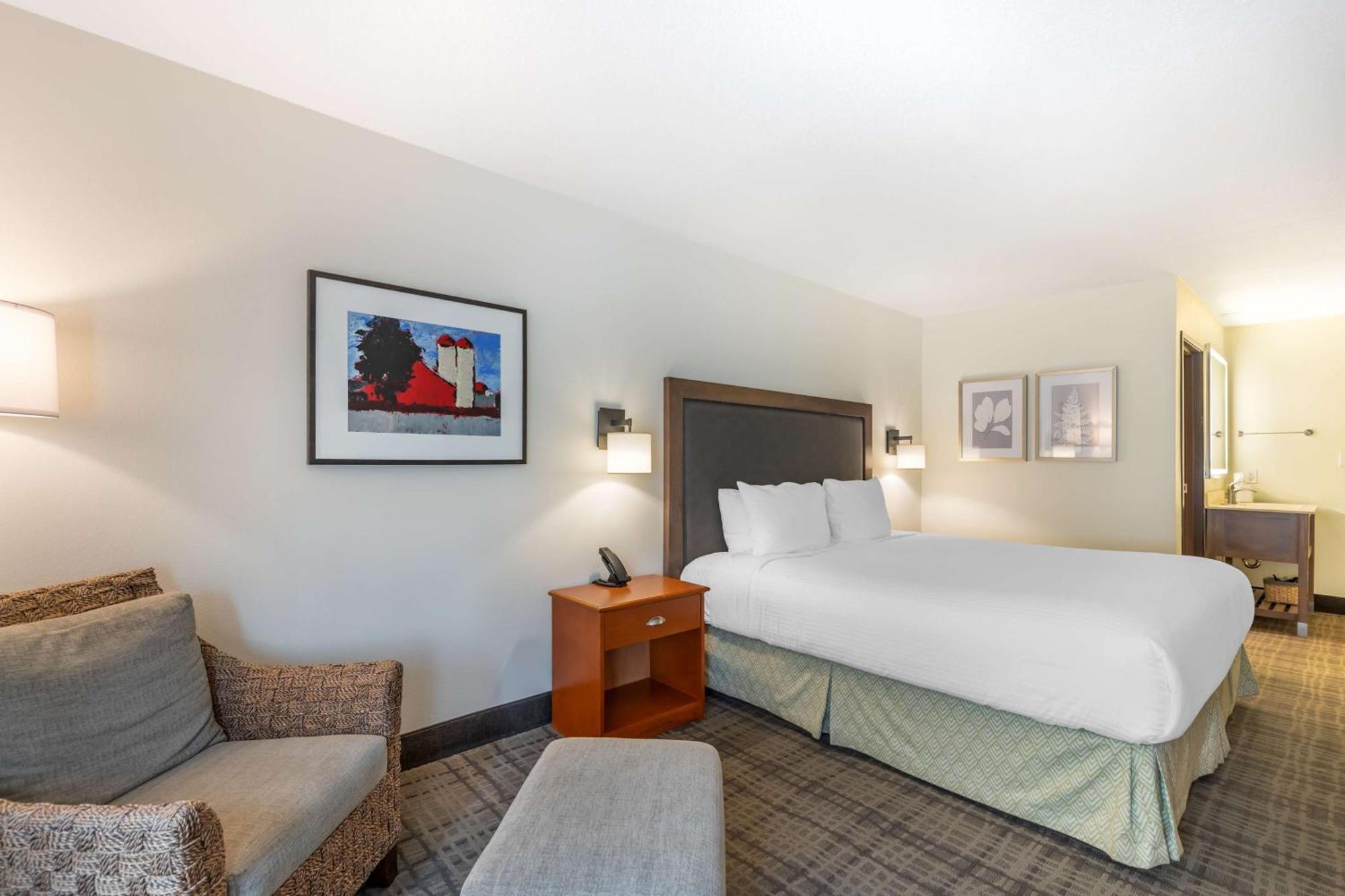 Best Western Plus University Park Inn & Suites Ames Exterior photo